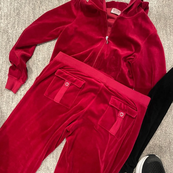 2 for 1   BOGO Juicy Couture Women's Red and Black Velour sweat suits - Picture 7 of 8